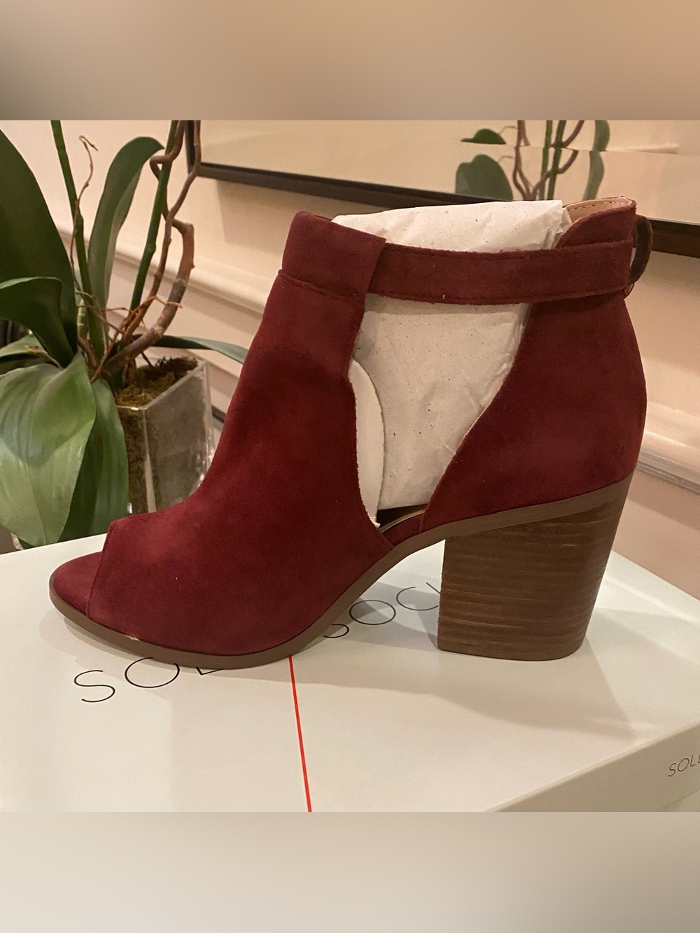 NWT *SOLE SOCIETY* Suede *FERRIS* Ankle Booties … *RUMBA RED* … Size: 8.5 M